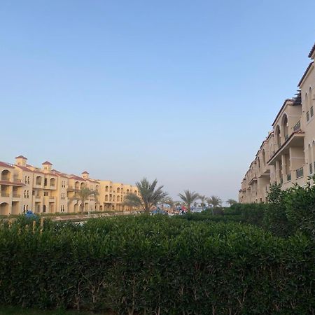 Laserina Palm Beach For Families Only Ground Floor With Big Garden Please Note That There Is Entrance Extra Fees 250 Le Per Adult Hotel Ain Sukhna Ngoại thất bức ảnh