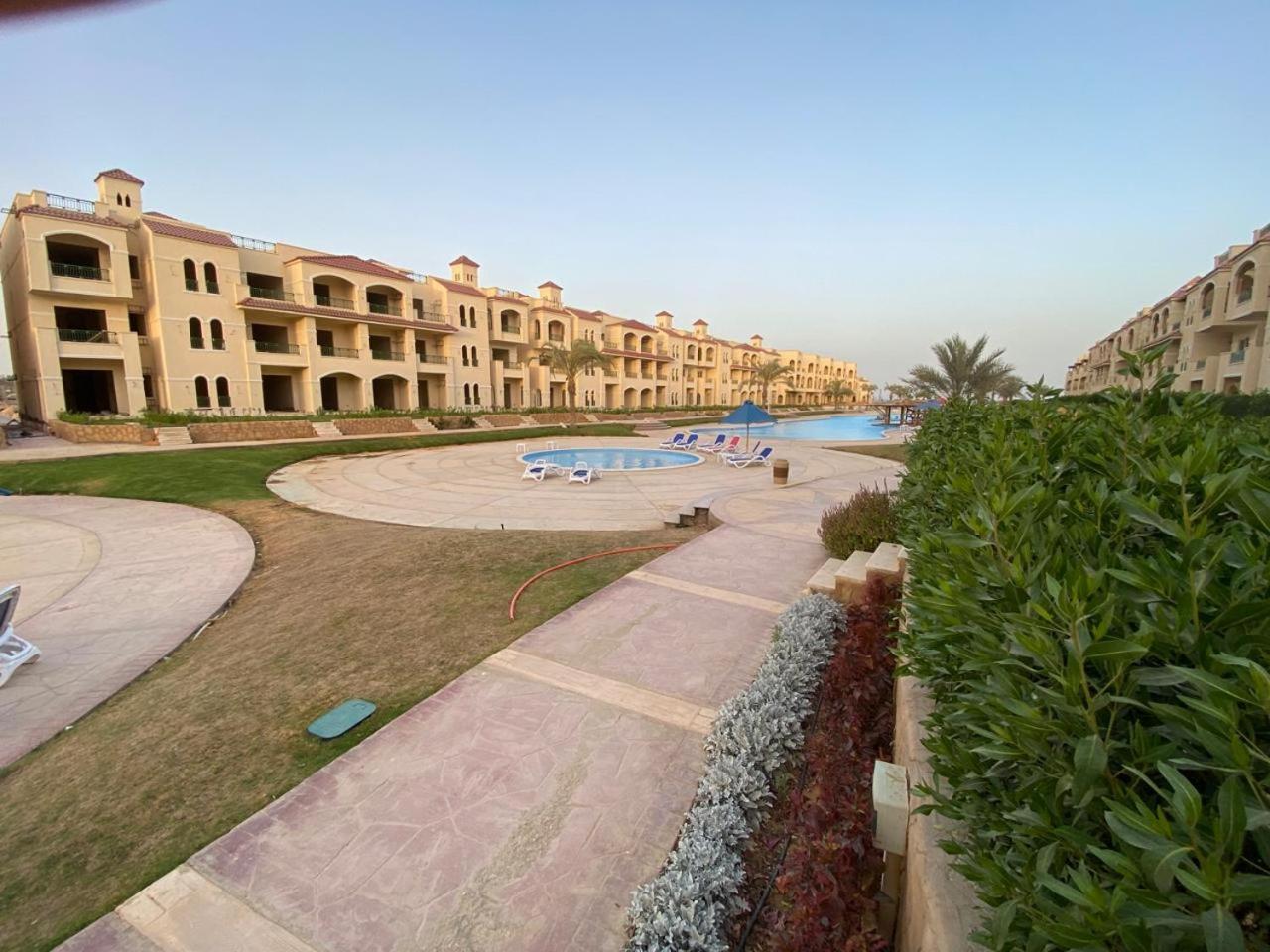 Laserina Palm Beach For Families Only Ground Floor With Big Garden Please Note That There Is Entrance Extra Fees 250 Le Per Adult Hotel Ain Sukhna Ngoại thất bức ảnh