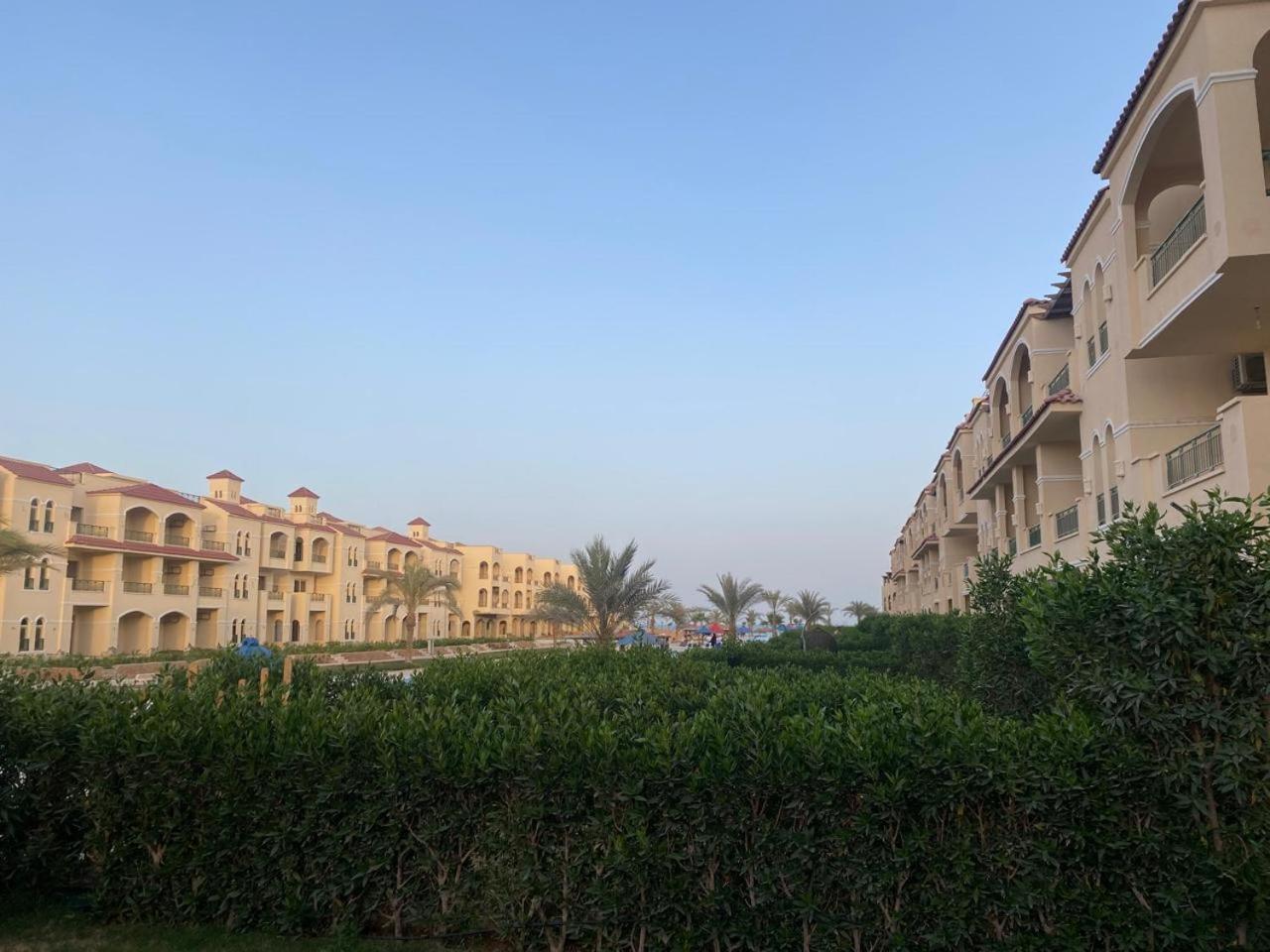 Laserina Palm Beach For Families Only Ground Floor With Big Garden Please Note That There Is Entrance Extra Fees 250 Le Per Adult Hotel Ain Sukhna Ngoại thất bức ảnh