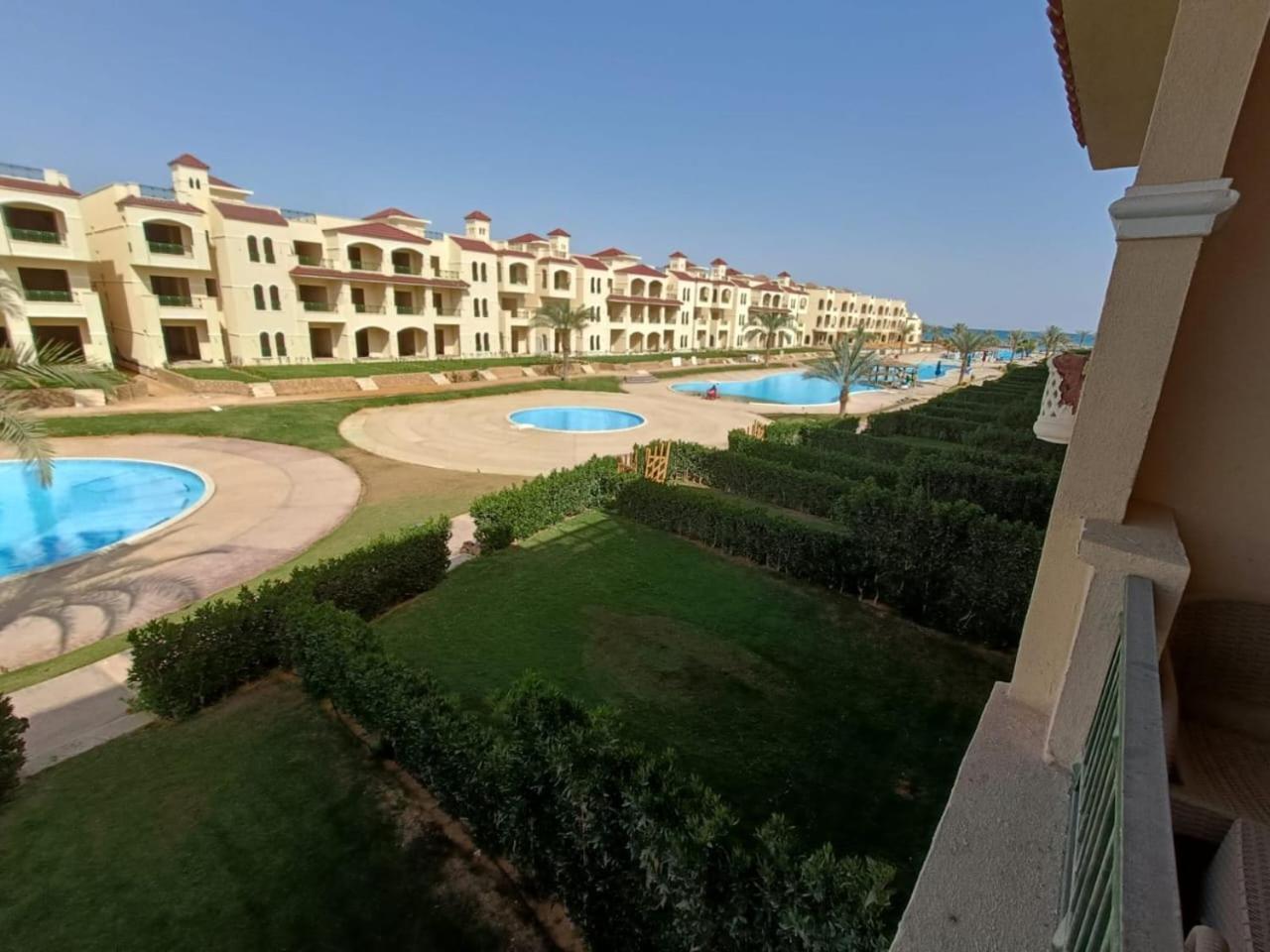 Laserina Palm Beach For Families Only Ground Floor With Big Garden Please Note That There Is Entrance Extra Fees 250 Le Per Adult Hotel Ain Sukhna Ngoại thất bức ảnh